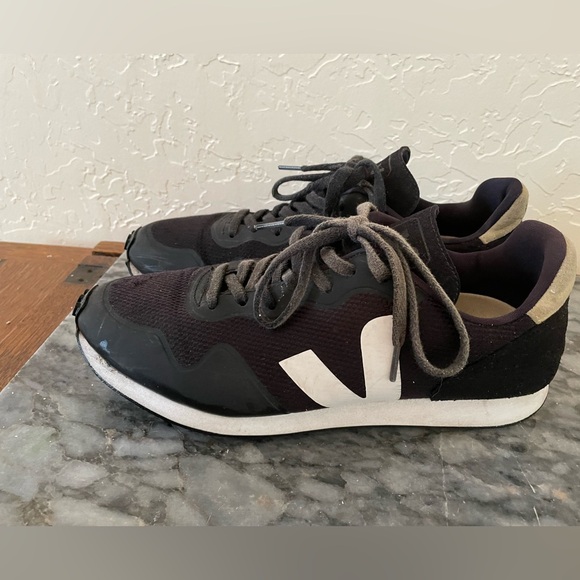 Veja Men’s SDU B-MESH BLACK WHITE shoes. 11.5. GUC. - Picture 11 of 14